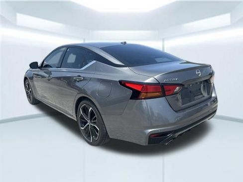 Used 2025 Nissan Altima 2.5 SR FWD image 8