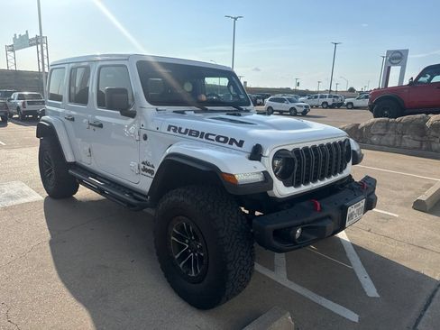 Used 2025 Jeep Wrangler Unlimited Rubicon AWD/4WD image 3