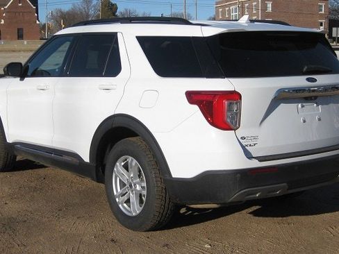 Used 2020 Ford Explorer XLT w/ Equipment Group 202A image 3