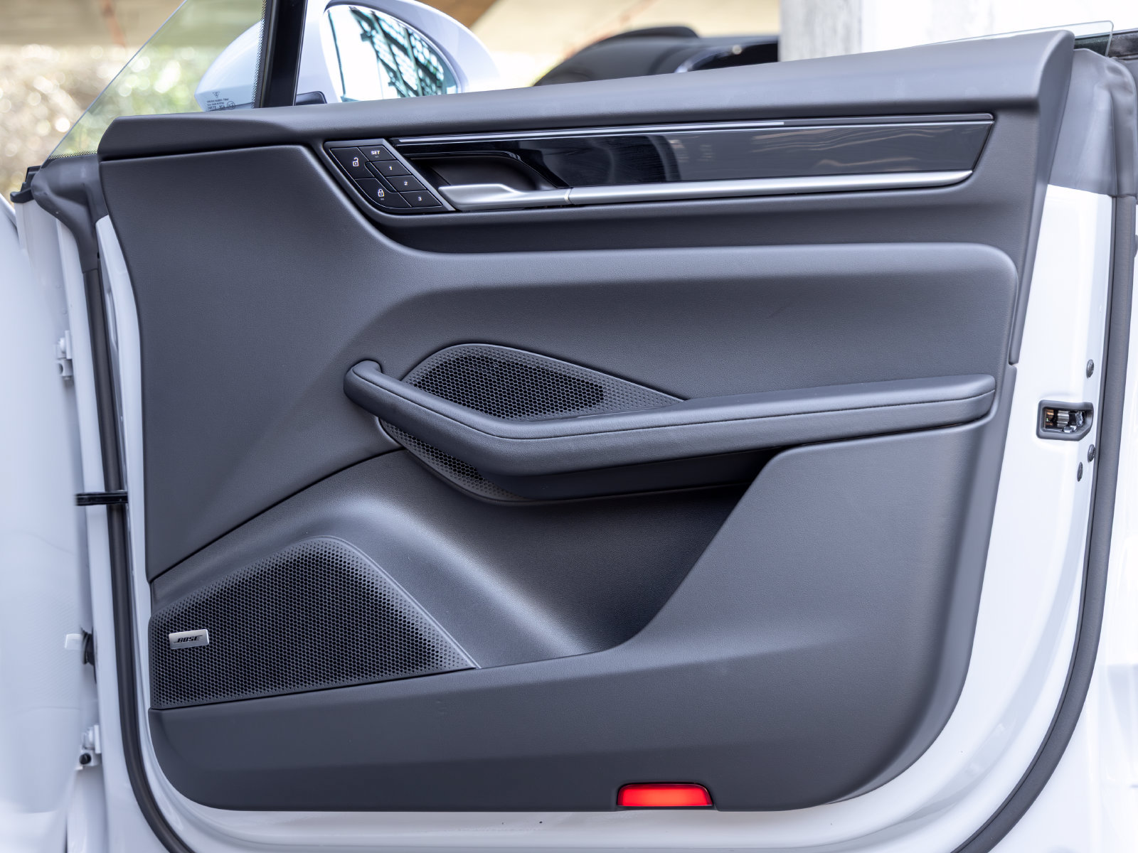 Certified 2025 Porsche Macan Electric RWD image 57