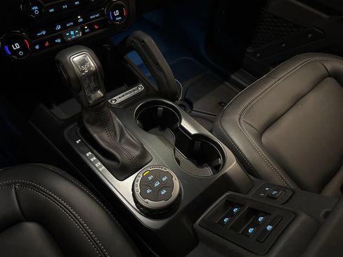 Used 2025 Ford Bronco Badlands AWD/4WD image 10