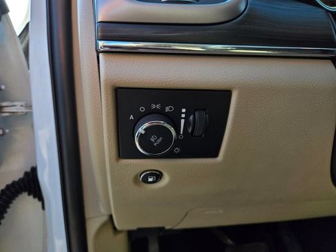 Used 2020 Jeep Grand Cherokee Limited AWD/4WD image 14