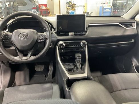 Used 2025 Toyota RAV4 XLE AWD/4WD image 21
