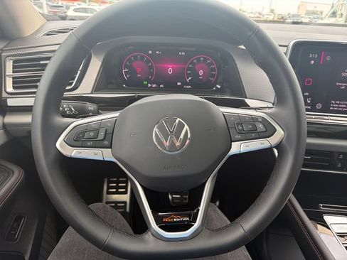 Certified 2025 Volkswagen Atlas Peak Edition SE AWD/4WD image 15
