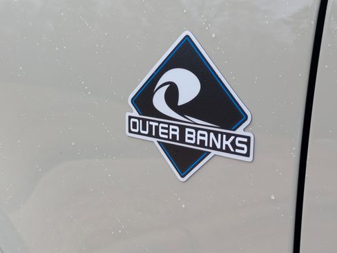 New 2025 Ford Bronco Outer Banks image 9