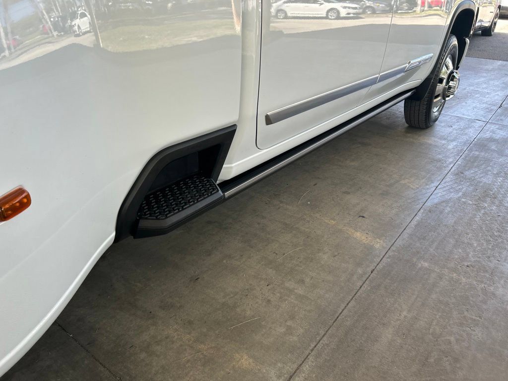 Used 2026 Chevrolet Silverado 3500 High Country w/ Technology Package AWD/4WD image 30