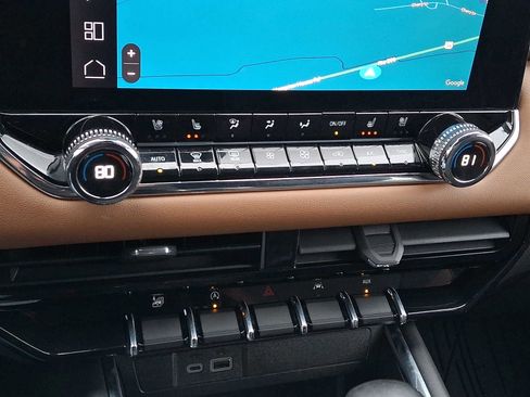 Used 2023 GMC Canyon AT4 w/ AT4 Premium Package image 16