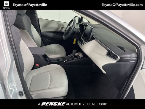 Used 2022 Toyota Corolla LE image 6