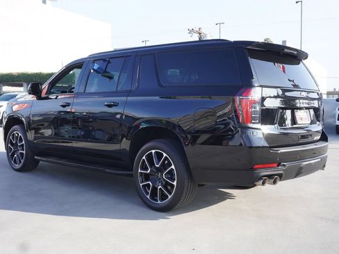 Used 2026 Chevrolet Suburban RST RWD image 3