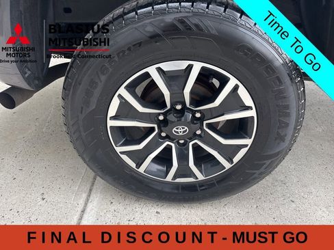 Used 2021 Toyota Tacoma TRD Sport w/ Technology Package AWD/4WD image 12