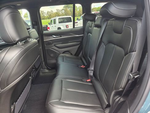 New 2026 Jeep Grand Cherokee Limited RWD image 17