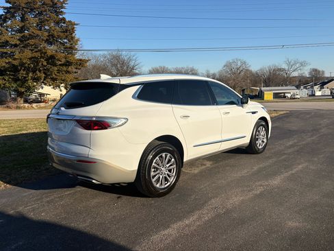 Used 2024 Buick Enclave Premium image 33