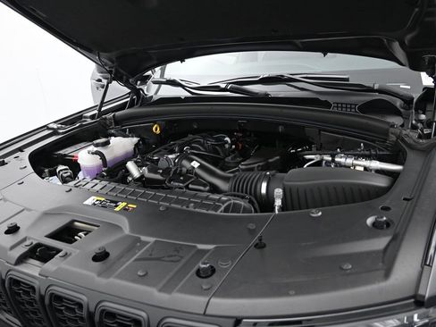 New 2025 Jeep Grand Cherokee L Limited image 37