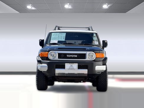 Used 2014 Toyota FJ Cruiser 4WD w/ Upgrade Package image 5