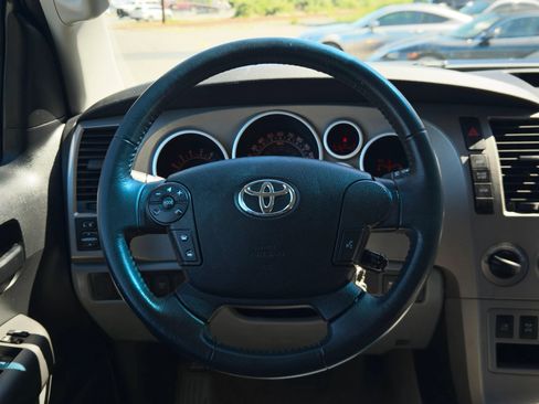 Used 2010 Toyota Sequoia SR5 AWD/4WD image 17
