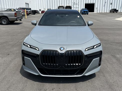 Used 2024 BMW 760i xDrive AWD/4WD image 3