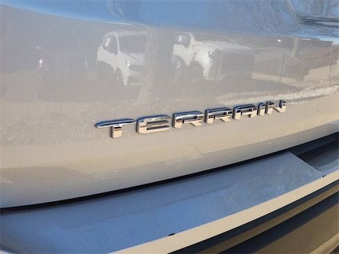 Used 2022 GMC Terrain SLE image 30