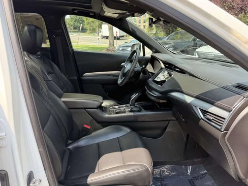 Used 2023 Cadillac XT4 Premium Luxury w/ Technology Package AWD/4WD image 10