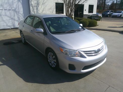 Used 2013 Toyota Corolla LE image 3