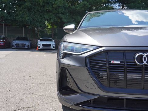 Used 2022 Audi e-tron Premium w/ Convenience Plus Package AWD/4WD image 13