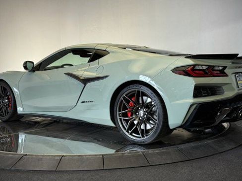 Used 2024 Chevrolet Corvette Z06 w/ Stealth Interior Trim Package RWD image 3