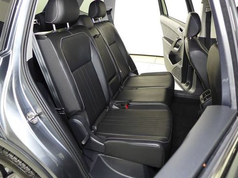 Used 2022 Volkswagen Tiguan SE image 19