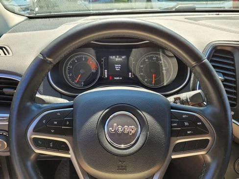 Used 2019 Jeep Cherokee Latitude Plus image 28