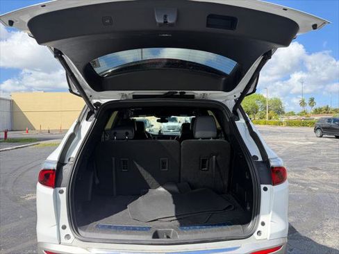 Used 2023 Buick Enclave Essence image 17