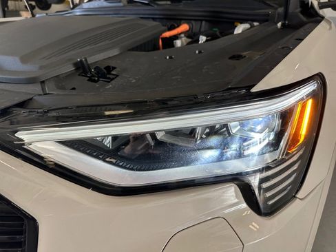 Used 2021 Audi e-tron Premium w/ Convenience Plus Package image 33