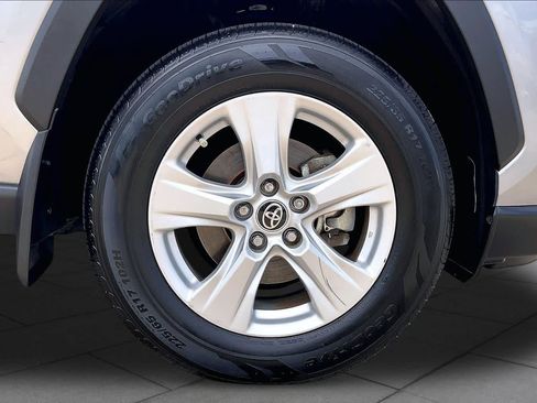 Used 2021 Toyota RAV4 XLE w/ Convenience Package FWD image 11