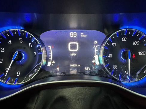 Used 2019 Chrysler Pacifica Limited image 31