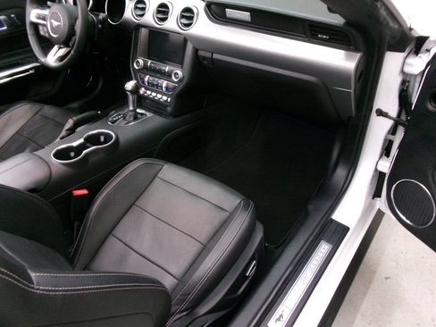 Used 2018 Ford Mustang Premium RWD image 27