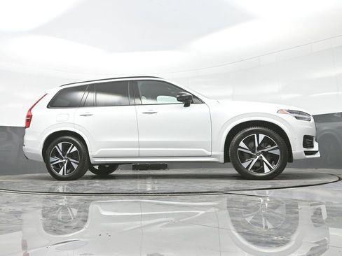 Used 2022 Volvo XC90 T8 R-Design image 23