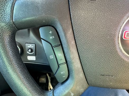 Used 2019 GMC Savana 3500 Extended w/ Driver Convenience Package image 11