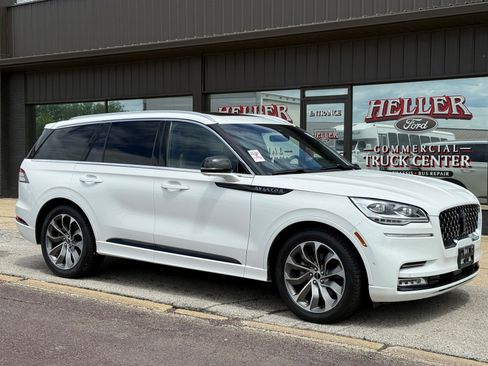 Used 2022 Lincoln Aviator Grand Touring w/ Equipment Group 301A AWD/4WD image 3