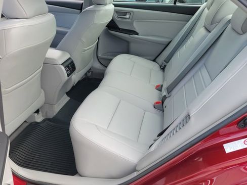 Used 2017 Toyota Camry XLE w/ Moonroof Package image 11