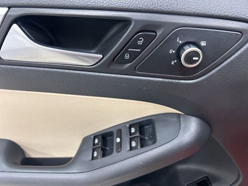 Used 2014 Volkswagen Jetta SE image 9