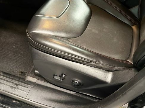 Used 2019 Jeep Cherokee Trailhawk w/ Cold Weather Group image 17