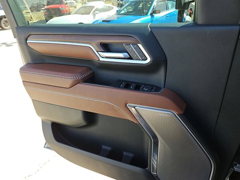 Used 2025 GMC Sierra 2500 Denali Ultimate image 13