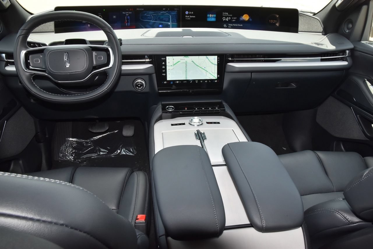New 2027 Lincoln Navigator Reserve w/ Jet Appearance Package AWD/4WD image 17