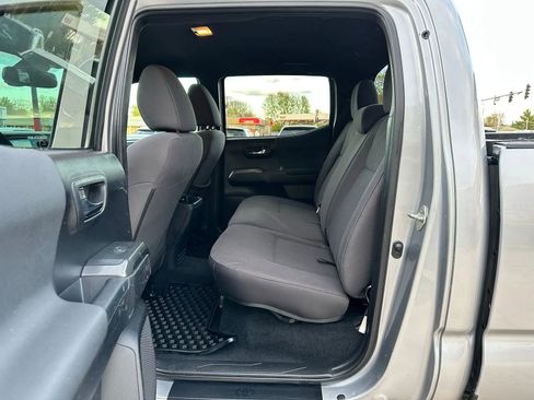 Used 2019 Toyota Tacoma SR5 AWD/4WD image 14