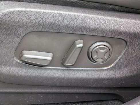 Certified 2025 Kia Carnival FWD image 15