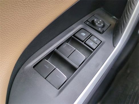 Used 2025 Toyota RAV4 Limited image 28