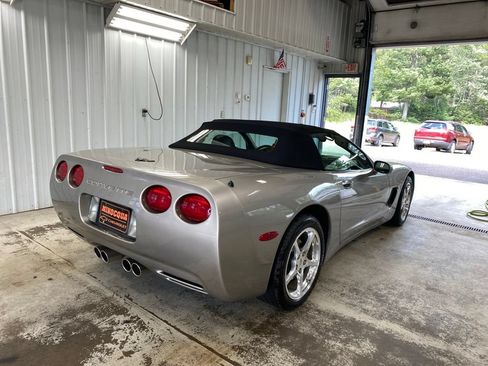 Used 2000 Chevrolet Corvette Convertible w/ Performance Handling Pkg RWD image 11