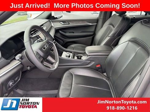 Used 2024 Jeep Grand Cherokee Limited w/ Luxury Tech Group II AWD/4WD image 8