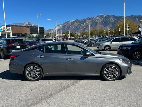 Used 2023 Nissan Altima 2.5 SL image 2