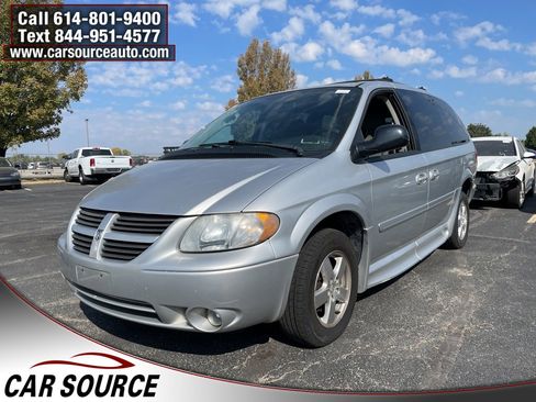 Used 2005 Dodge Grand Caravan SXT image 2