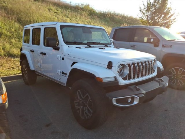 Used 2026 Jeep Wrangler Unlimited Sahara AWD/4WD image 11