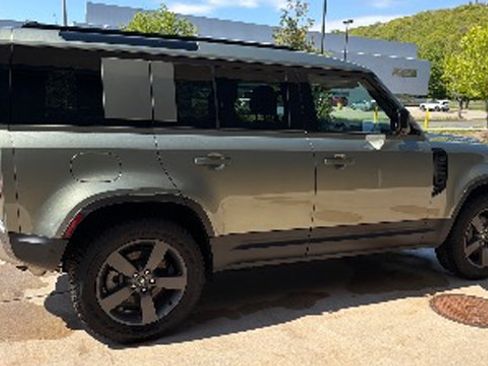 Used 2025 Land Rover Defender 110 S AWD/4WD image 4