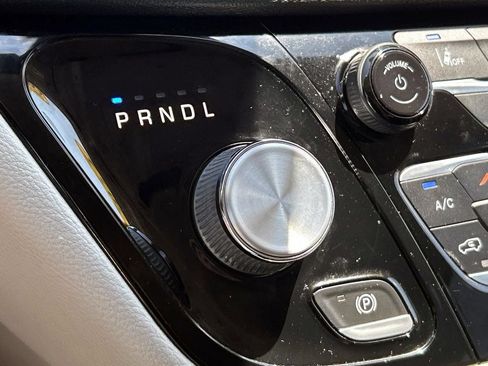 Used 2022 Chrysler Pacifica Touring-L FWD image 28